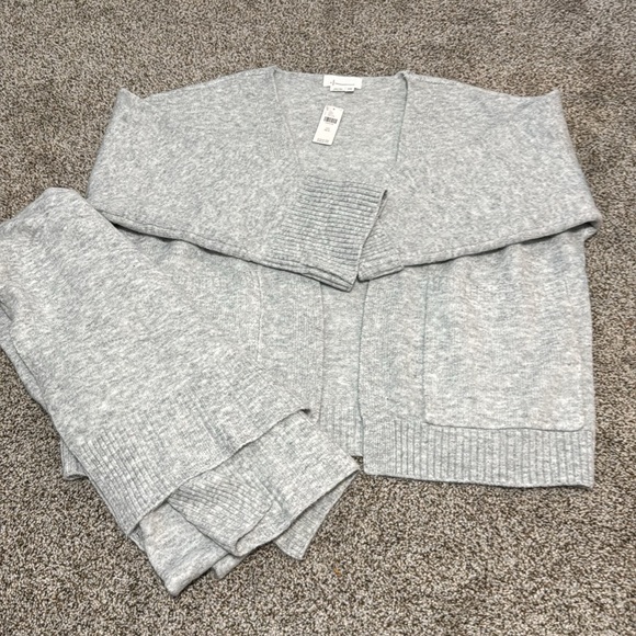 ANTHROPOLOGIE Gray Cardigan with an Attached Scarf - Picture 3 of 5